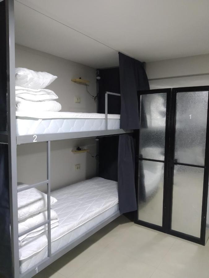 Mega Hostel เคียฟ ภายนอก รูปภาพ